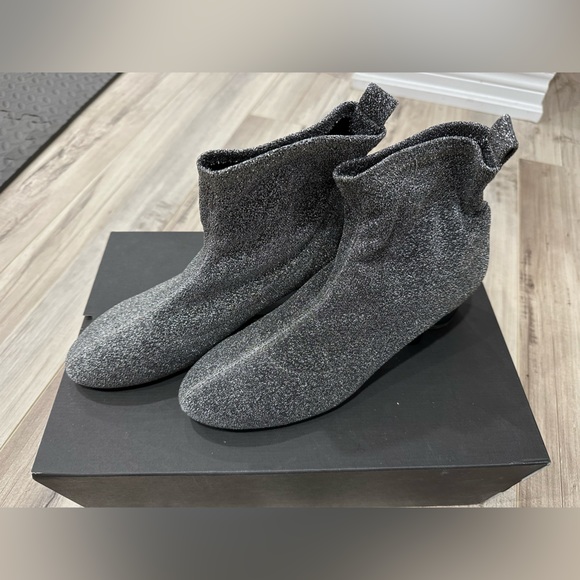 Zara woman boots in EU 38, US 7.5 - Picture 1 of 3